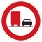Foto Zákaz předjíždění pro nákladní automobily