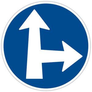 Přikázaný směr jízdy přímo a vpravo